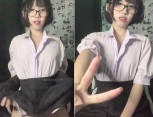 Clip sex của em học sinh vú nhỏ lồn không lông